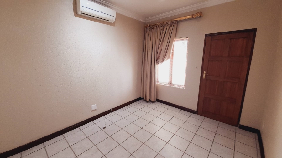 3 Bedroom Property for Sale in WestLake Country Safari Estate North West